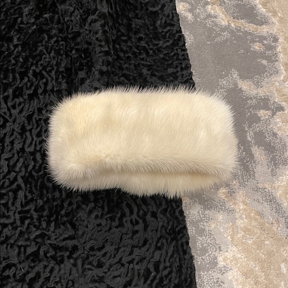 Vintage Famous Barr Fur, Lamb with Mink Collar and and Cuffs Size 6 - Picture 3 of 15